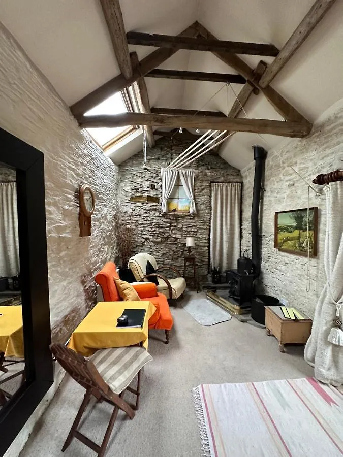 Quirky Tiny Home In York Moors