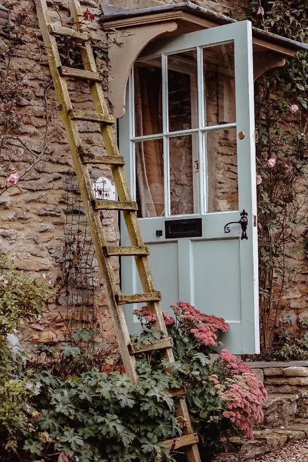 Quirky Tiny Home In York Moors 0*,  United Kingdom