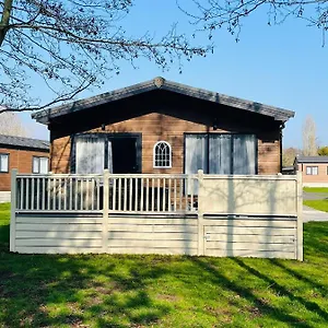  Holiday home Happy Days With Hot Tub